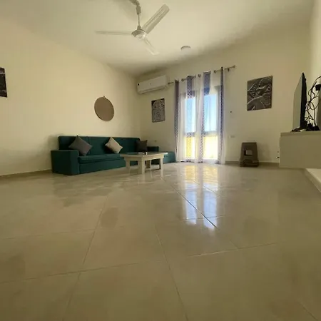Bayt Hassan S19 - Super Spacious Roof Top One Bedroom Apartment
