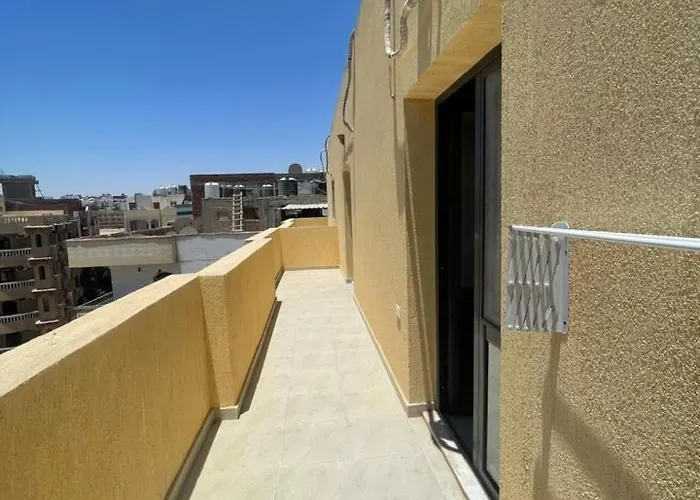 Bayt Hassan S19 - Super Spacious Roof One Bedroom *