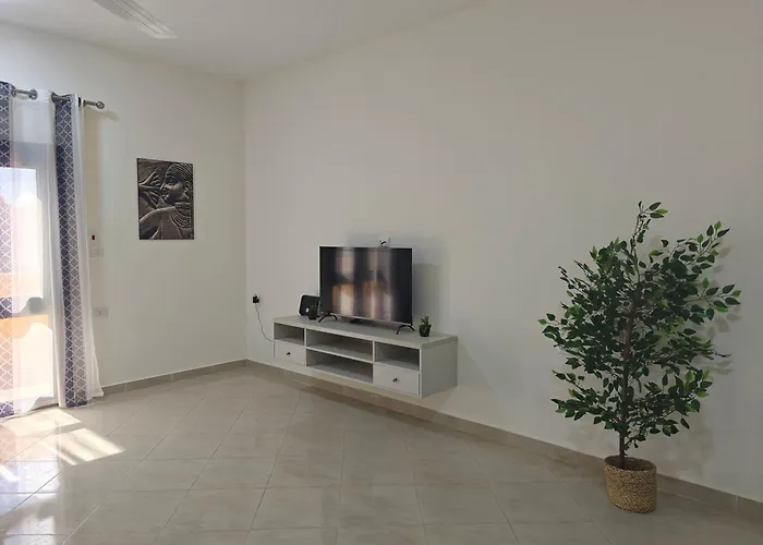 Bayt Hassan S19 - Super Spacious Roof One Bedroom شقة *
