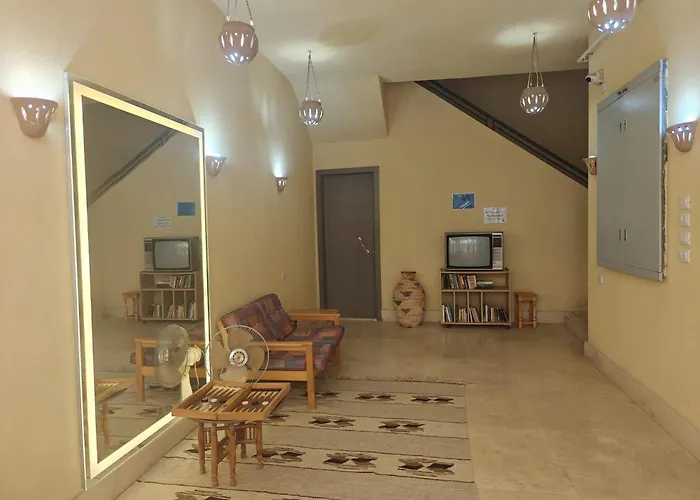 Bayt Hassan S19 - Super Spacious Roof One Bedroom شقة *